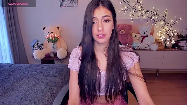 Snapshot of MiaSilkX chatting on December 2024 09:08:02 AM MiaSilkX online show from December 2024 09:08:02 AM