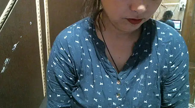 Snapshot of UrsMansi chatting on March 2025 01:32:02 AM UrsMansi online show from March 2025 01:32:02 AM