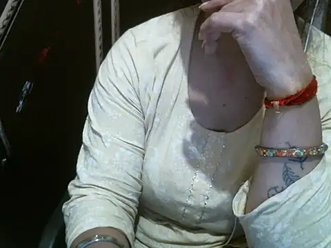 Snapshot of UrsMansi chatting on November 2025 03:50:01 AM UrsMansi online show from November 2025 03:50:01 AM