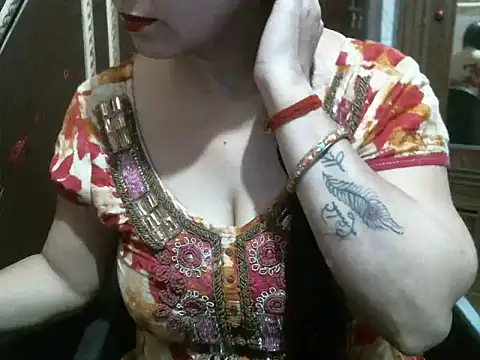 Snapshot of UrsMansi chatting on November 2025 03:50:02 AM UrsMansi online show from November 2025 03:50:02 AM