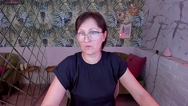 Snapshot of Paris_Cherry chatting on January 2025 11:20:01 PM Paris Cherry online show from January 2025 11:20:01 PM