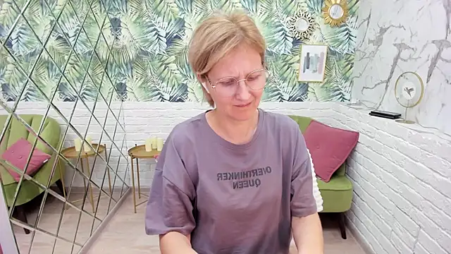 Snapshot of Paris_Cherry chatting on November 2025 08:10:01 PM Paris Cherry online show from November 2025 08:10:01 PM