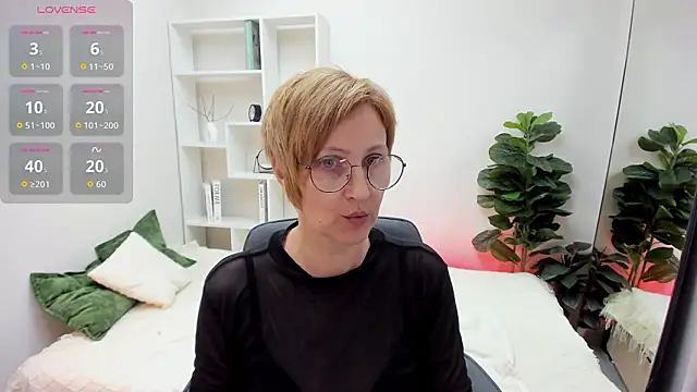 Paris Cherry online show from March 2026 06:00:01 PM