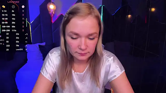 Snapshot of BellaDreamy chatting on November 2025 05:45:02 PM BellaDreamy online show from November 2025 05:45:02 PM