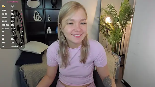 Snapshot of BellaDreamy chatting on November 2025 09:03:01 AM BellaDreamy online show from November 2025 09:03:01 AM