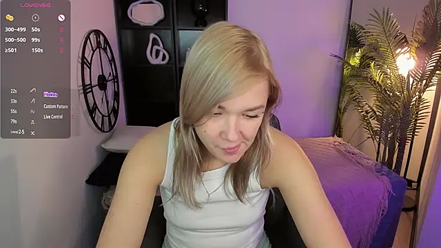 Snapshot of BellaDreamy chatting on November 2025 09:22:01 AM BellaDreamy online show from November 2025 09:22:01 AM