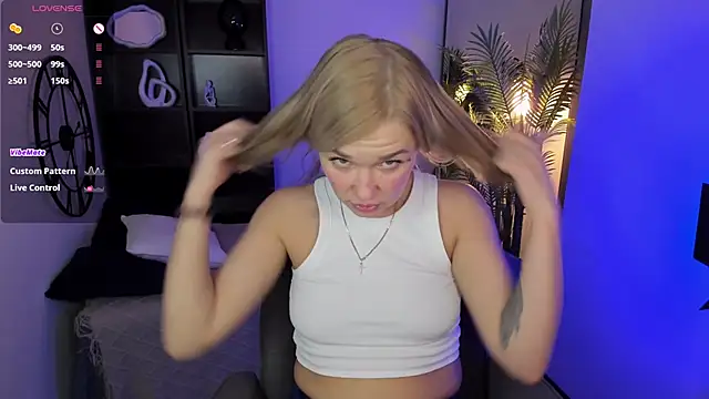 Snapshot of BellaDreamy chatting on December 2025 05:19:02 PM BellaDreamy online show from December 2025 05:19:02 PM