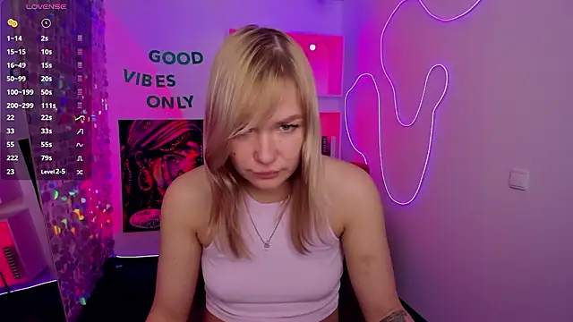 Snapshot of BellaDreamy chatting on February 2026 08:57:02 AM BellaDreamy online show from February 2026 08:57:02 AM