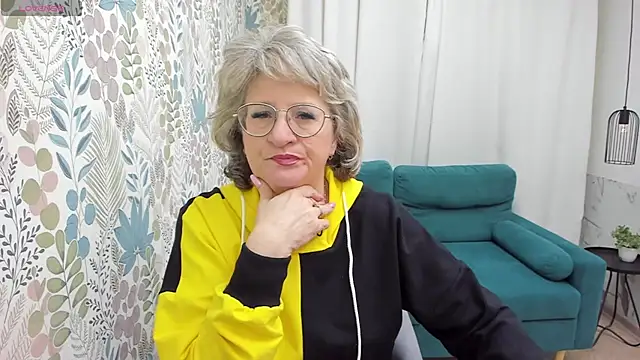 Snapshot of EvelynJoyful chatting on December 2024 05:16:02 AM EvelynJoyful online show from December 2024 05:16:02 AM