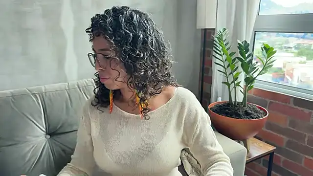 illaroom online show from February 2025 06:58:02 PM