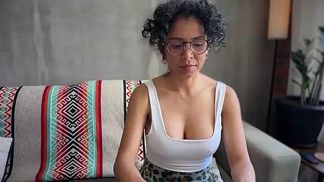 Snapshot of illaroom chatting on May 2026 05:53:02 PM illaroom online show from May 2026 05:53:02 PM