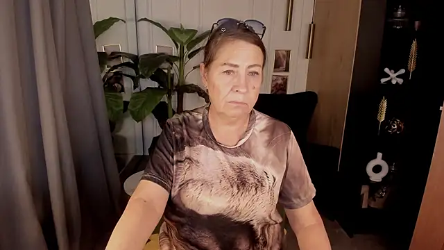 LindaPassionate online show from July 2026 01:10:02 PM