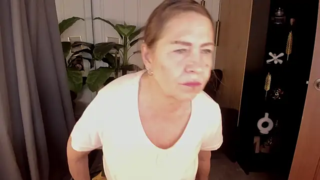 LindaPassionate online show from July 2026 02:24:01 PM