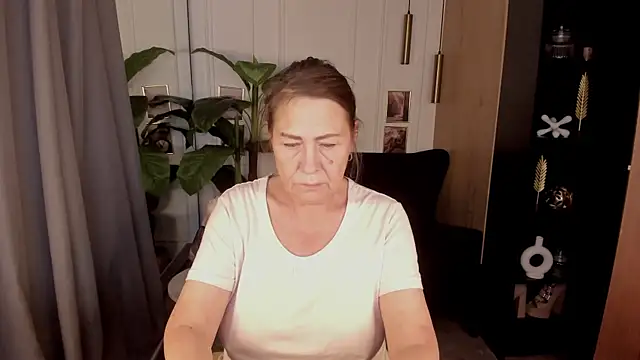 LindaPassionate online show from July 2026 07:39:01 PM