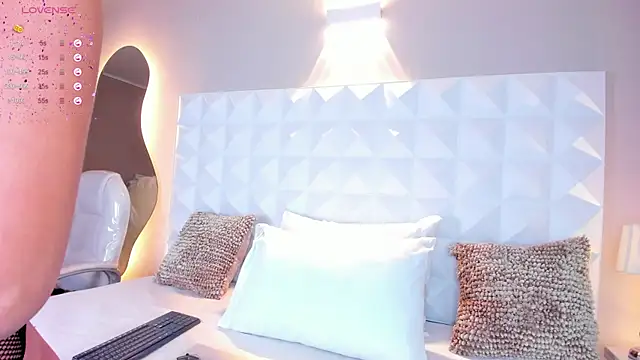 Snapshot of myax_evans chatting on December 2024 11:45:01 AM myax evans online show from December 2024 11:45:01 AM