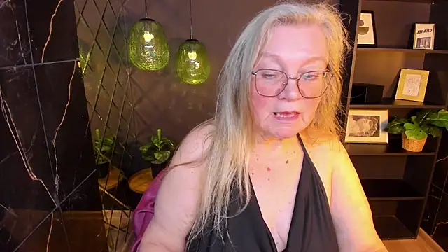 Snapshot of NataliMellow chatting on April 2026 06:10:01 PM NataliMellow online show from April 2026 06:10:01 PM