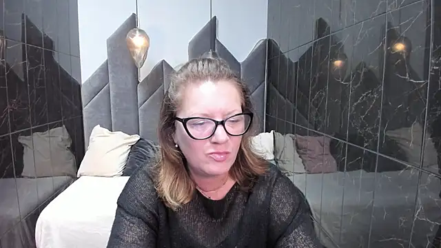 LeaPure online show from September 2025 05:24:01 AM