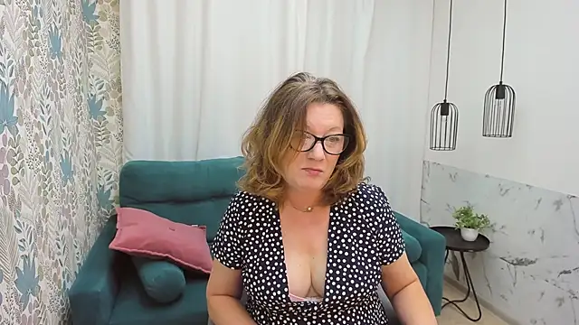 LeaPure online show from November 2025 05:10:02 AM