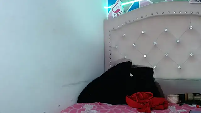 Snapshot of violetaass chatting on January 2026 11:31:01 PM violetaass online show from January 2026 11:31:01 PM