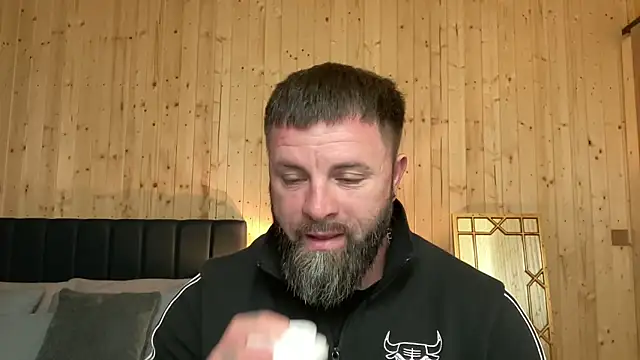 Snapshot of AlphaSparks chatting on April 2026 02:42:01 AM AlphaSparks online show from April 2026 02:42:01 AM