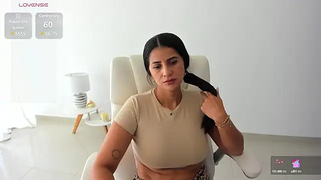 Snapshot of renata_t_ chatting on January 2025 05:02:01 PM renata t online show from January 2025 05:02:01 PM