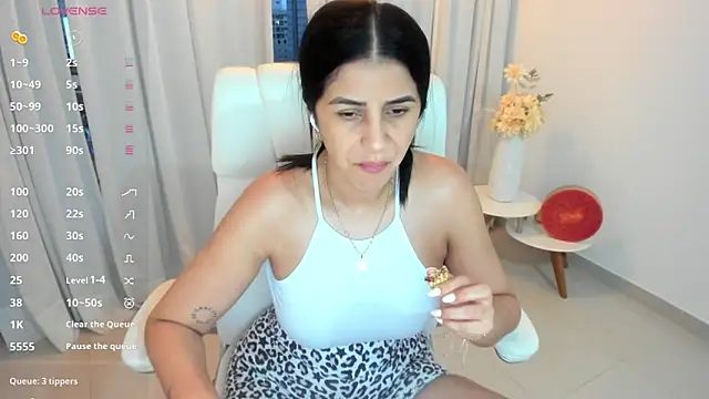 Snapshot of renata_t_ chatting on September 2025 10:57:02 PM renata t online show from September 2025 10:57:02 PM