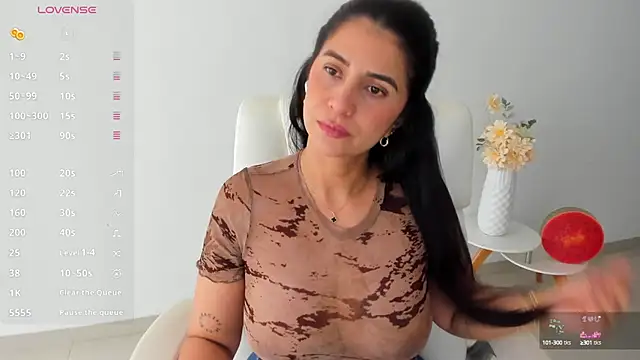 Snapshot of renata_t_ chatting on October 2025 08:18:01 PM renata t online show from October 2025 08:18:01 PM