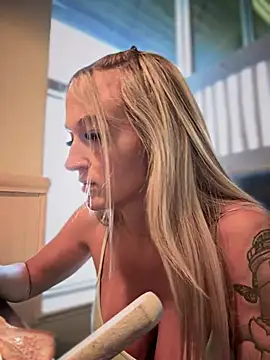 Snapshot of _Rapunzel_ chatting on March 2025 11:23:02 PM Rapunzel online show from March 2025 11:23:02 PM