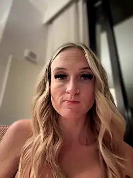 Snapshot of _Rapunzel_ chatting on September 2025 07:42:01 AM Rapunzel online show from September 2025 07:42:01 AM