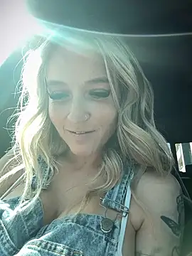 Snapshot of _Rapunzel_ chatting on September 2025 09:39:02 PM Rapunzel online show from September 2025 09:39:02 PM