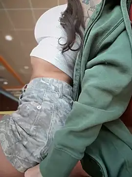 Snapshot of _Rapunzel_ chatting on February 2026 10:16:02 PM Rapunzel online show from February 2026 10:16:02 PM