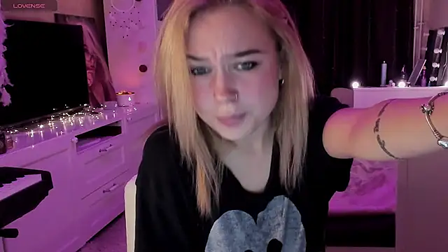 MaryDreaminess online show from March 2025 04:47:02 PM