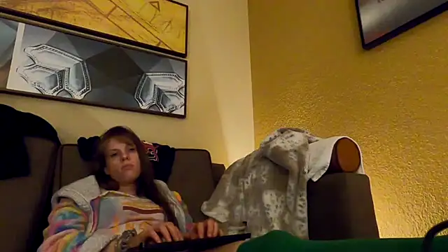 Snapshot of TheDaisyChaos chatting on December 2024 06:32:02 AM TheDaisyChaos online show from December 2024 06:32:02 AM