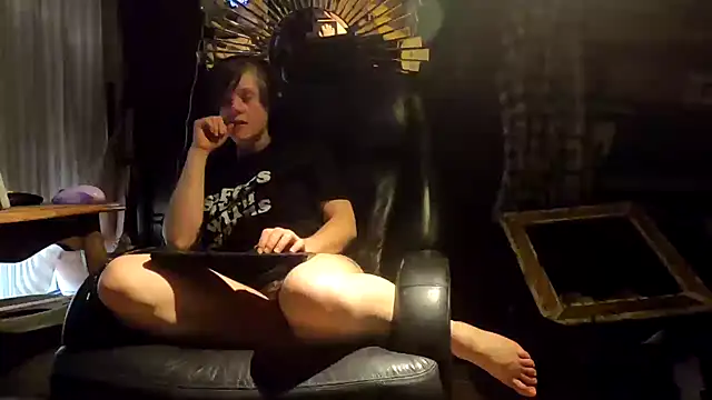 Snapshot of TheDaisyChaos chatting on October 2025 08:42:01 PM TheDaisyChaos online show from October 2025 08:42:01 PM