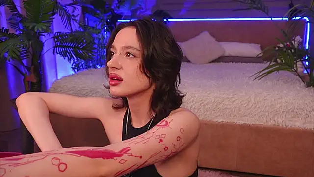 Snapshot of Devilinee chatting on April 2026 07:06:01 AM Devilinee online show from April 2026 07:06:01 AM