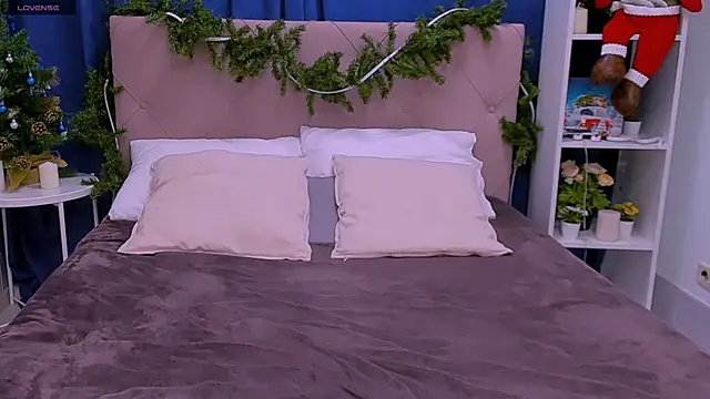 Snapshot of Janie_JJ_Curvie chatting on December 2025 02:41:02 AM Janie JJ Curvie online show from December 2025 02:41:02 AM