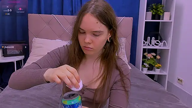 Snapshot of Janie_JJ_Curvie chatting on February 2026 01:15:01 AM Janie JJ Curvie online show from February 2026 01:15:01 AM