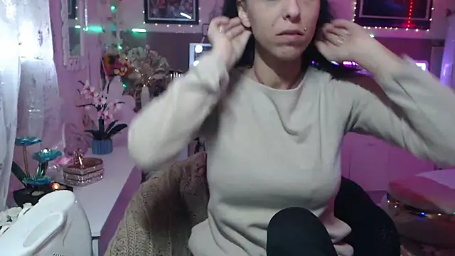 misscectito13 online show from March 2025 04:25:01 PM