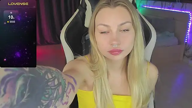 BiMolly online show from December 2024 02:25:02 AM