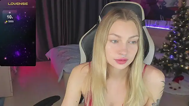 BiMolly online show from December 2024 07:14:01 PM