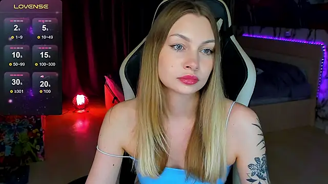 BiMolly online show from October 2025 06:52:01 PM