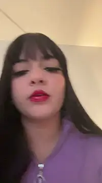 Snapshot of Elle chatting on January 2025 02:50:02 AM Elle online show from January 2025 02:50:02 AM