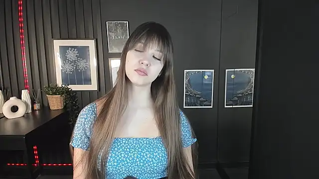 ElizaMild online show from January 2025 01:02:02 PM