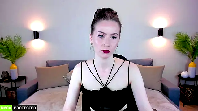 Snapshot of TheWoman__ chatting on May 2026 10:44:01 AM TheWoman online show from May 2026 10:44:01 AM