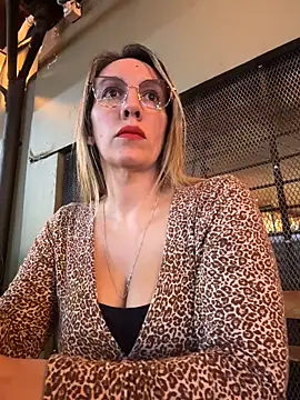 Gatitacarlita online show from May 2026 10:30:02 PM