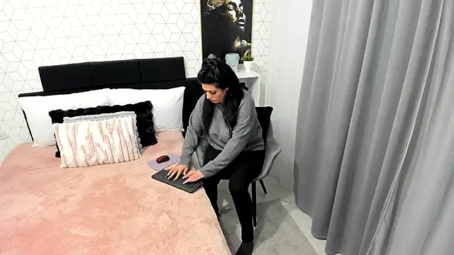 Heidix online show from February 2025 04:50:02 AM