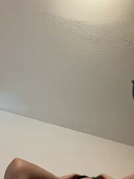 swrennn19 online show from April 2026 10:23:02 PM