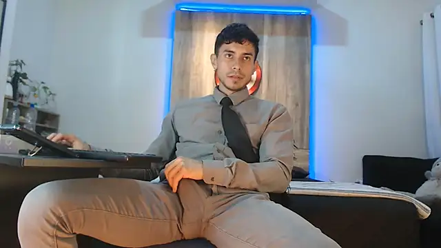 Snapshot of Andrew_4_ chatting on October 2025 06:12:01 AM Andrew 4 online show from October 2025 06:12:01 AM