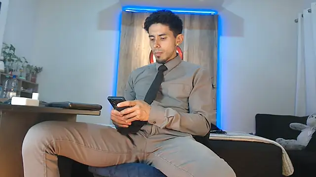 Snapshot of Andrew_4_ chatting on November 2025 08:31:01 AM Andrew 4 online show from November 2025 08:31:01 AM