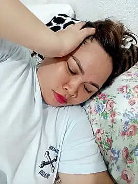 XXLorie 02 online show from October 2025 12:25:02 PM